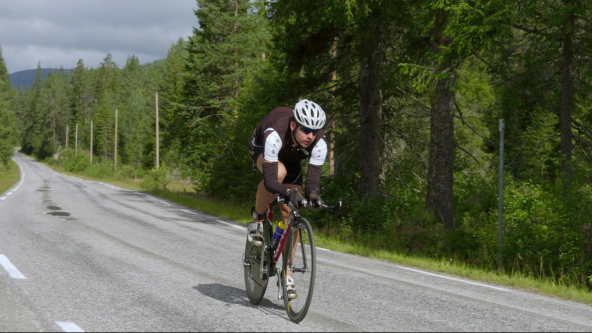 米兰体育网-恩多比·恩乔的无可挑剔的踢球技术使南非队成为世界强队，恩多简历